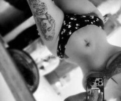 Bakersfield escorts - Long Legs, Thick Thighs and A skinny waist. The Perfect All Americam Califormia Girl.
