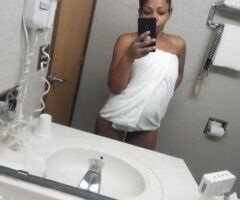 Minneapolis / St. Paul escorts - hosting incall