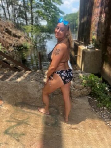 Aint no time like the present come see me im a lot of fun and im funsize - 1