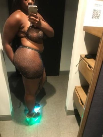 choclaye curvy bombshell - 1