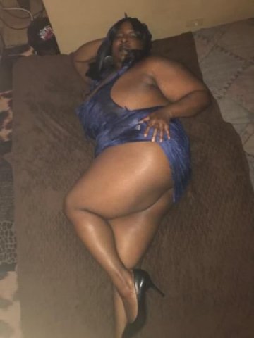 THick chocolate Busty BBW. - 1