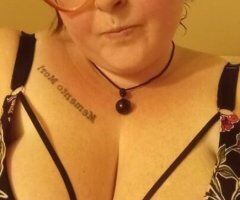 Curvy gamer girl looking for some fun 😉 - Image 2