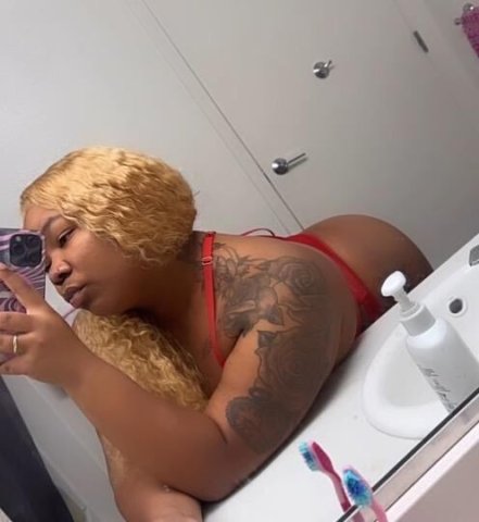 sexy and thick new hottie in town💦 - 1