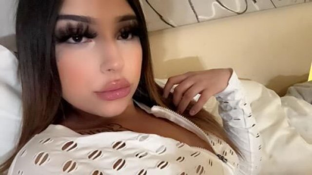 new to town cum show me around babes😏 - 1