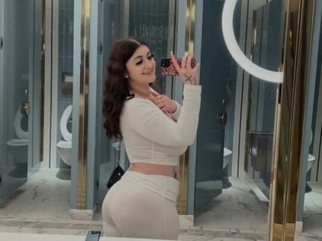 Big booty Latina warm, wet, and ready for fun - 1