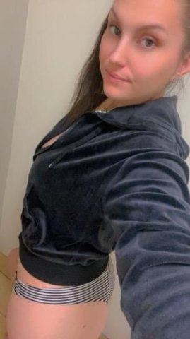 beautiful white girl with small waist and a fat ass - 1