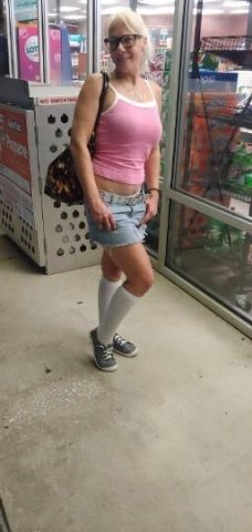 ARE YOU READY TO START YOUR MONDAY WITH THIS HORNY MULF - 1