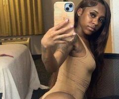 fun size petite hottie in town💋🍫 - Image 1