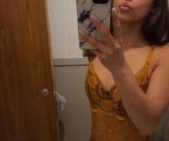 New York City escorts - sexy , young petite looking here to rock your world 👅👅😌