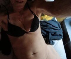 Cincinnati escorts - lts Hump Day Hot sexy cougar wanting to party hard and naked. No bb