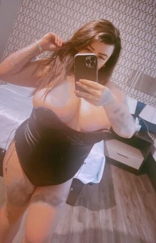 Ms 𝓑𝓻𝓮𝓮 🥶❄🍸 🥰 💦 - 1