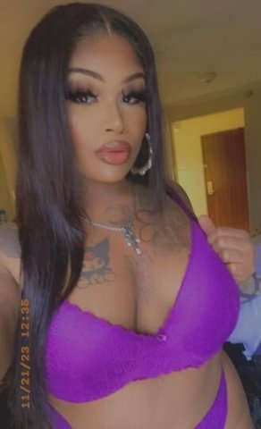Big Booty Tranny is Here 📍 (TRANSGENDER) єxȏṭıċ 🇩🇴 💦 ᴍᴀꜱꜱɪᴠᴇ ʟᴏᴀᴅꜱ 🍆 - 1
