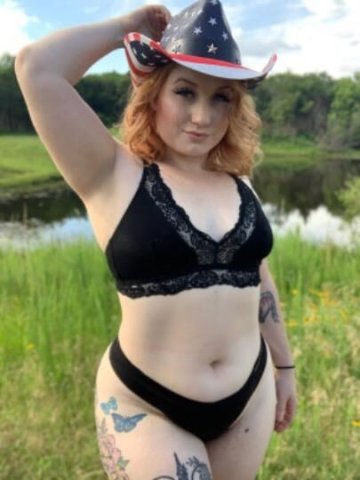 Thick Tatted Snow Bunny ready to drain you 😈 - 1