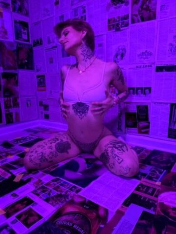 sexy tattooed russian babe - 1