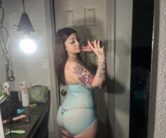 Thick wet drippy pussy latina 💦 super deep throat ready to satisfy your every need 💋 - Image 5