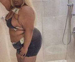 Milwaukee escorts - super thiccc. must ft/google meets verify. Incalls/hotel play today