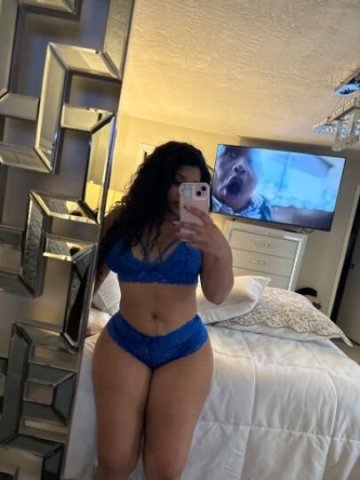 LAST NIGHT IN TOWN 💦 WETTEST PLAYMATE - 1