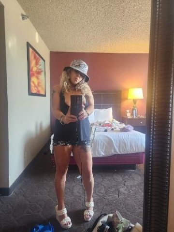 Hot Blonde! Always hosting - 1
