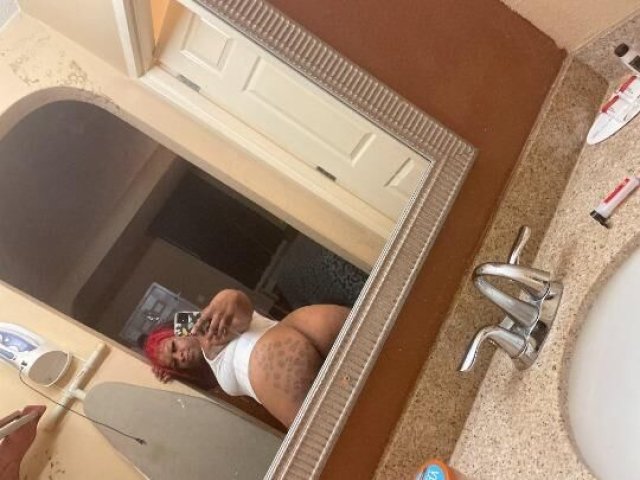 Summer Looking For a Great Time Call Me Best Head In Town - 1
