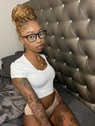 Pretty, Petite & Available 🥰😻🩷 - 1