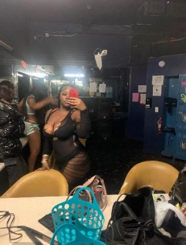 (New In Town ) Thick Chocolate Hottie 🫦💦 - 1