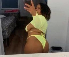 Deep throat👅BIG booty caramel cutie💦TAP IN✅ - Image 4