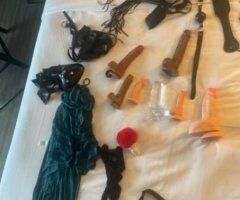 Des Moines escorts - pegging bondassage pegging master