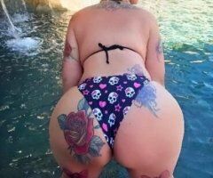Curvy Blonde Norweigen Goddess Cougar - Image 2