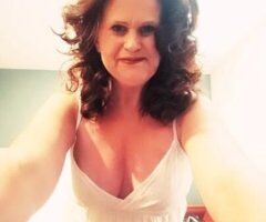 TGIF who wants to feel the soft skin of a MILF - Image 4