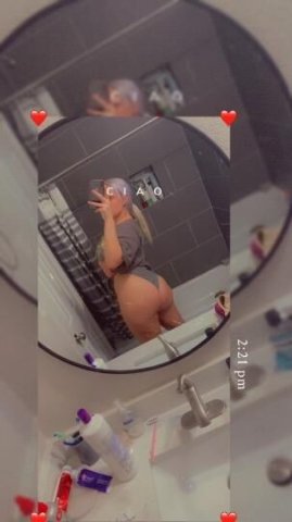 Thick Blonde Beauty 💦 - 1