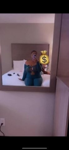 sexy and thick new hottie in town💦 - 1