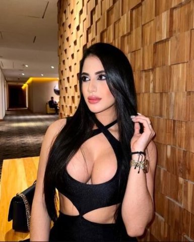 Hola beb soy Valery y me estoy quedando cerca del aereopuerto soy una colombiana Deliciosa y complaciente - 1