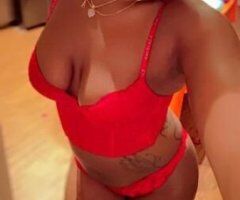 EBONY SQUIRTING BOMBSHELL - Image 3