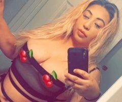 thick blonde beauty available now⏳ fat ass 🍑super tight 💦 - Image 3