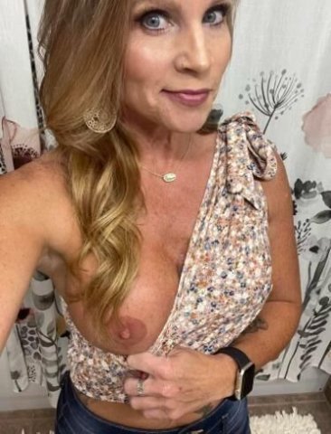 💋38 Years Soft Older Boobs✅Juicy Pussy🍑Curvy Ass💋Ready for fuck. - 1