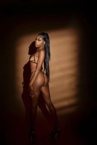 Purring fatt pussyy with a tight grip 💦 .. I know you can't resist 😝! RELAXING and UNRUSHED service.. real discreet🧚🏾♀ - 1