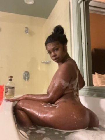 Sexy big booty chocolate in town tonight hmu🥰😍 - 1