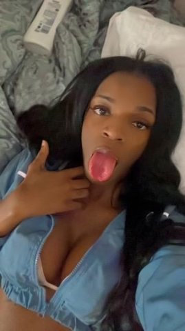 Tranny Mouth oppen - 1