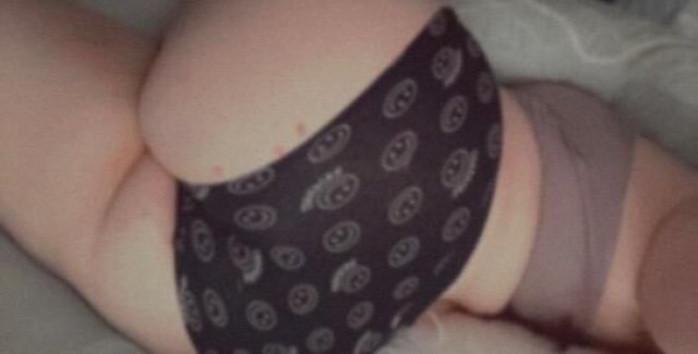 Tight wet clean pussy🥰🥰big booty bitchhh - 1