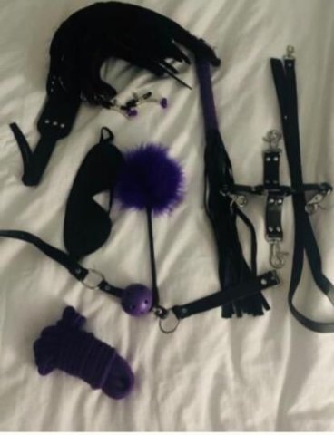 STL Mistress Sammie seeking Submissive Men - 1