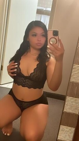 Sexy Curvy Asian Latina 😻🔥 Available for in & out 📞 💕 - 1