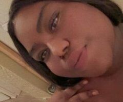 Young thick girl looking for a good time - Image 7