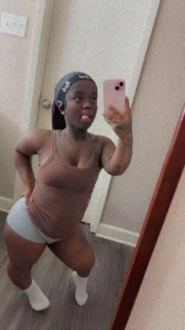 3'11 Lil Mama Here For A Good Time Not A Long Time 😘 leaving soon - 1