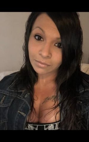 i really need someone to come touch me and play with me... if ur in the same mood call or text call me or text - 1