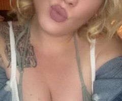 Curvy blonde bombshell visiting from Minneapolis - Image 2