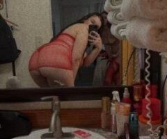 come see ROYALTTYYLOVE - Image 2