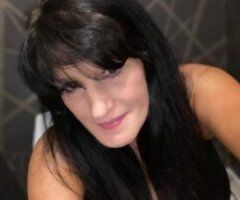 Beautiful mature lady gives great massage - Image 3