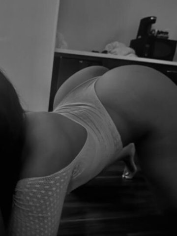 OUTCALL SPECIALS 🫦👀SLIMTHICCC EBONY BABE WET N READY 💦😝 - 1