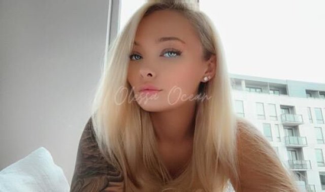 All-Natural, Curvy, Girl Next DoorVerified & Highly Reviewed - 1