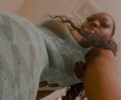 Cum Experience the Wetness 💦 of a golddes 👑 - Image 5